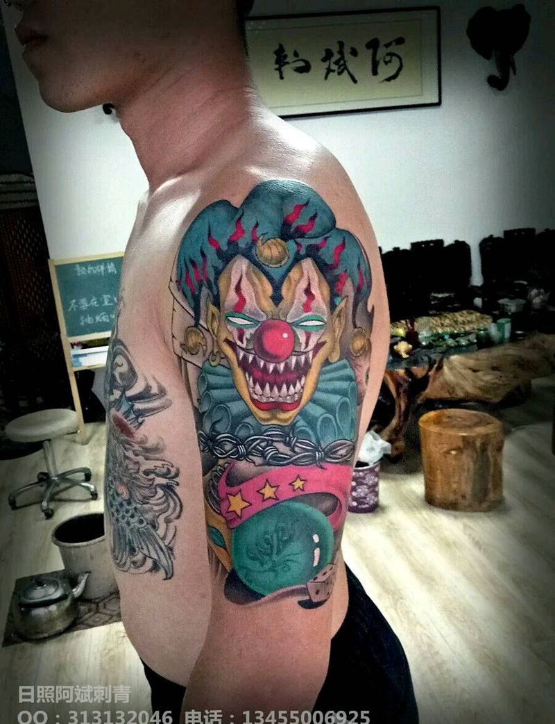小丑纹身图片_肩部手臂欧美人物鬼神成品纹身图案