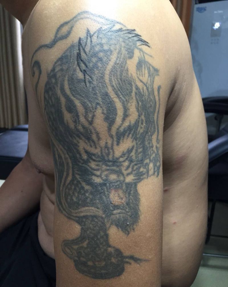 老纹身遮盖纹身图片