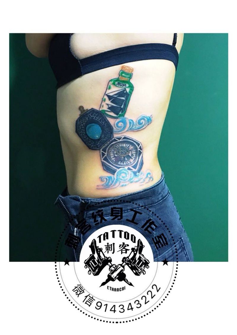 朗姆酒+罗盘纹身图片