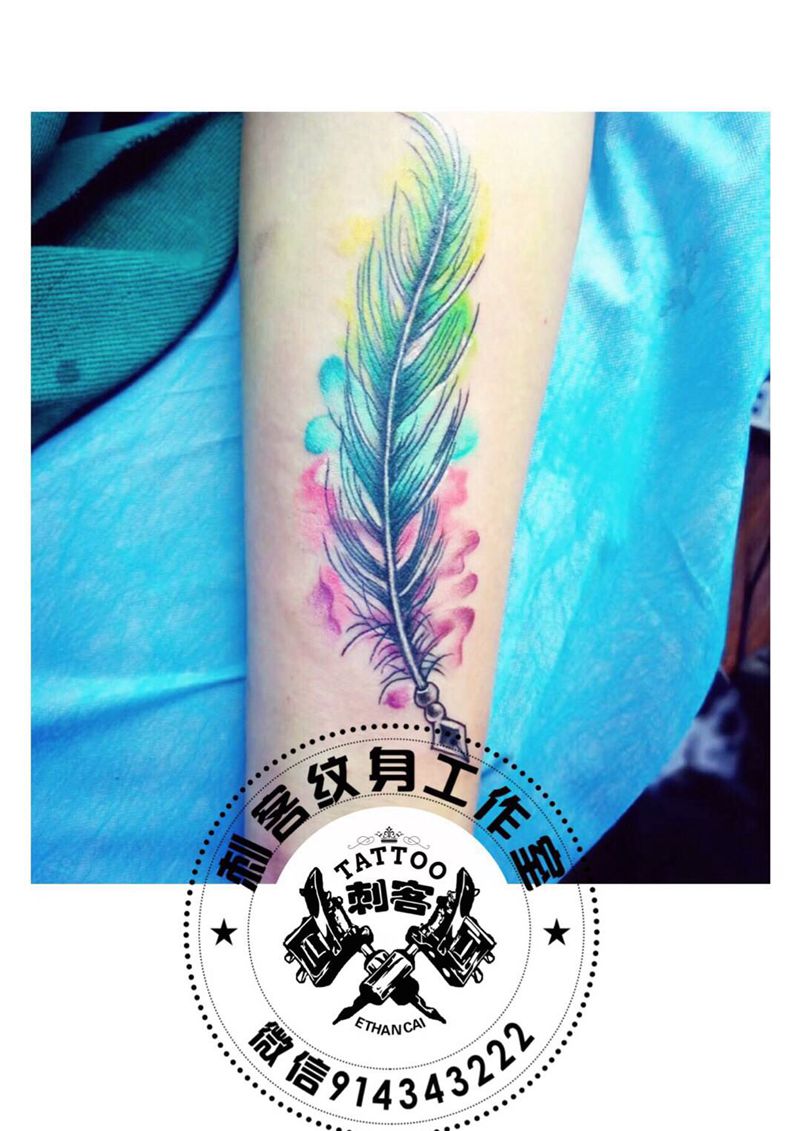 羽毛遮盖纹身图片_腿部纹身图案