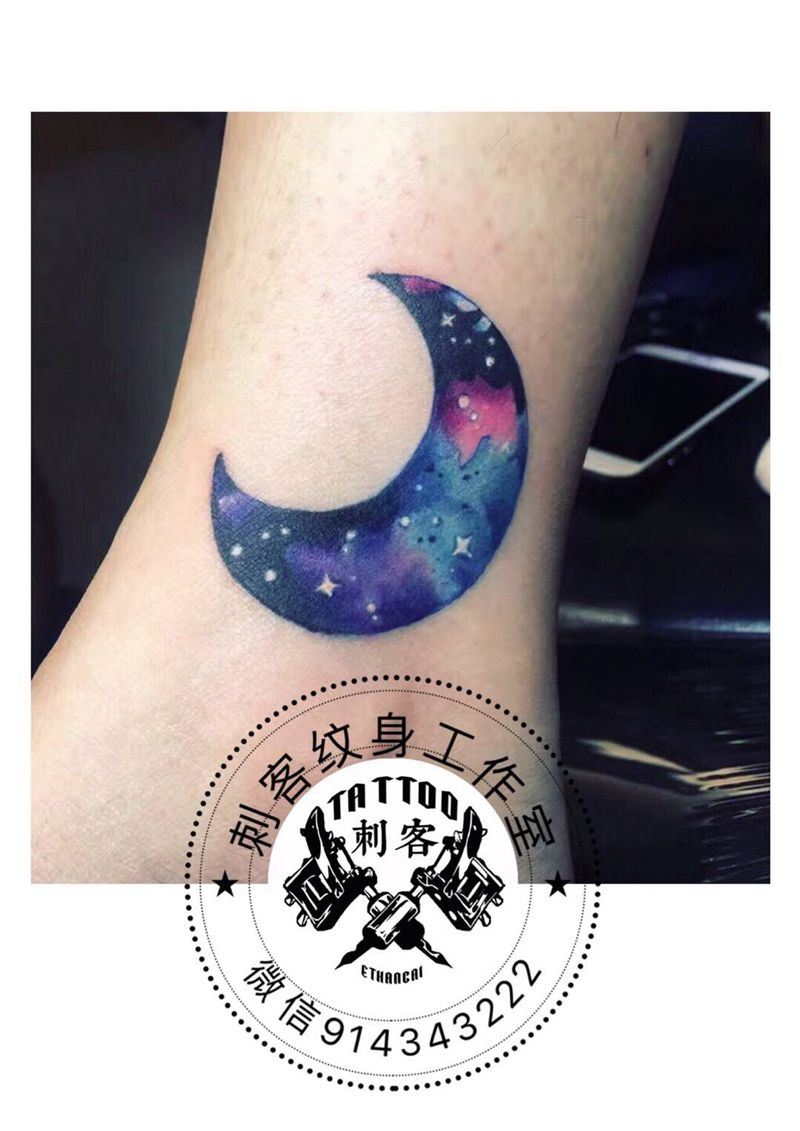 月亮纹身图片_脚部纹身图案