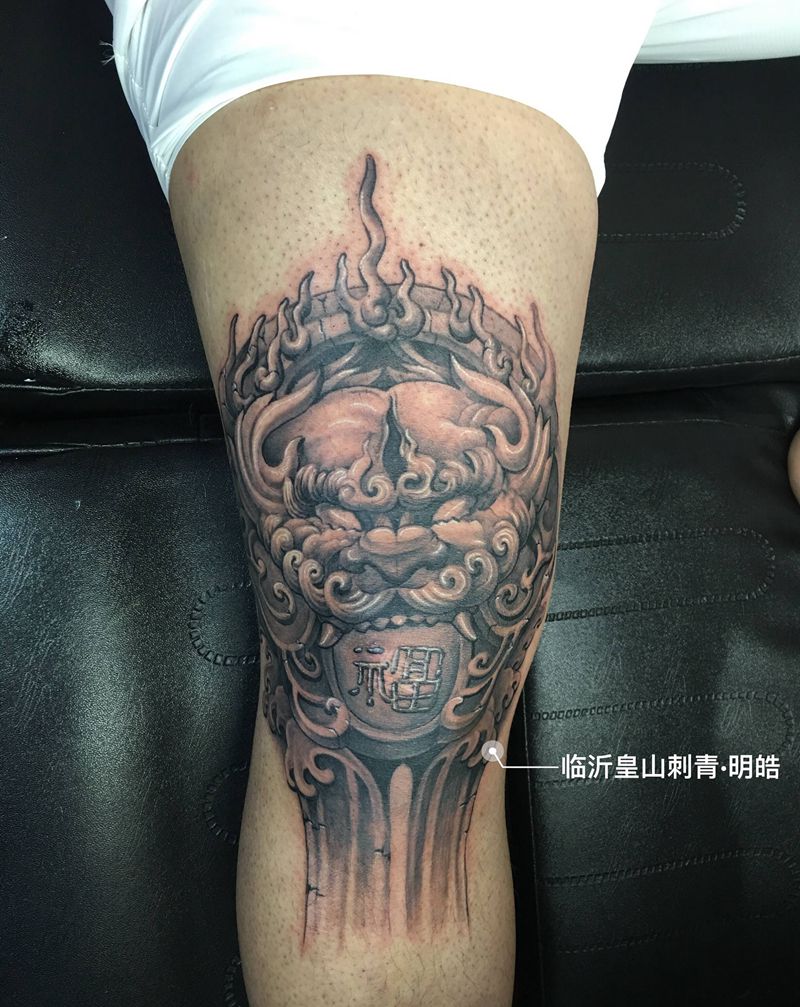 唐狮纹身图片_腿部新传统欧美写实纹身图案