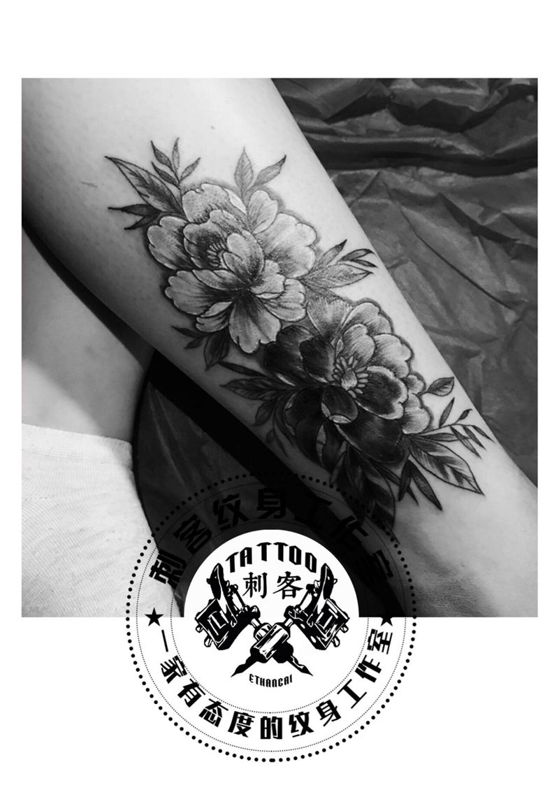 盖盖纹身图片_腿部几何纹身图案