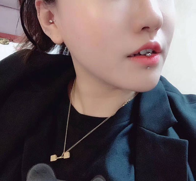 穿孔纹身图片_嘴唇纹身图案