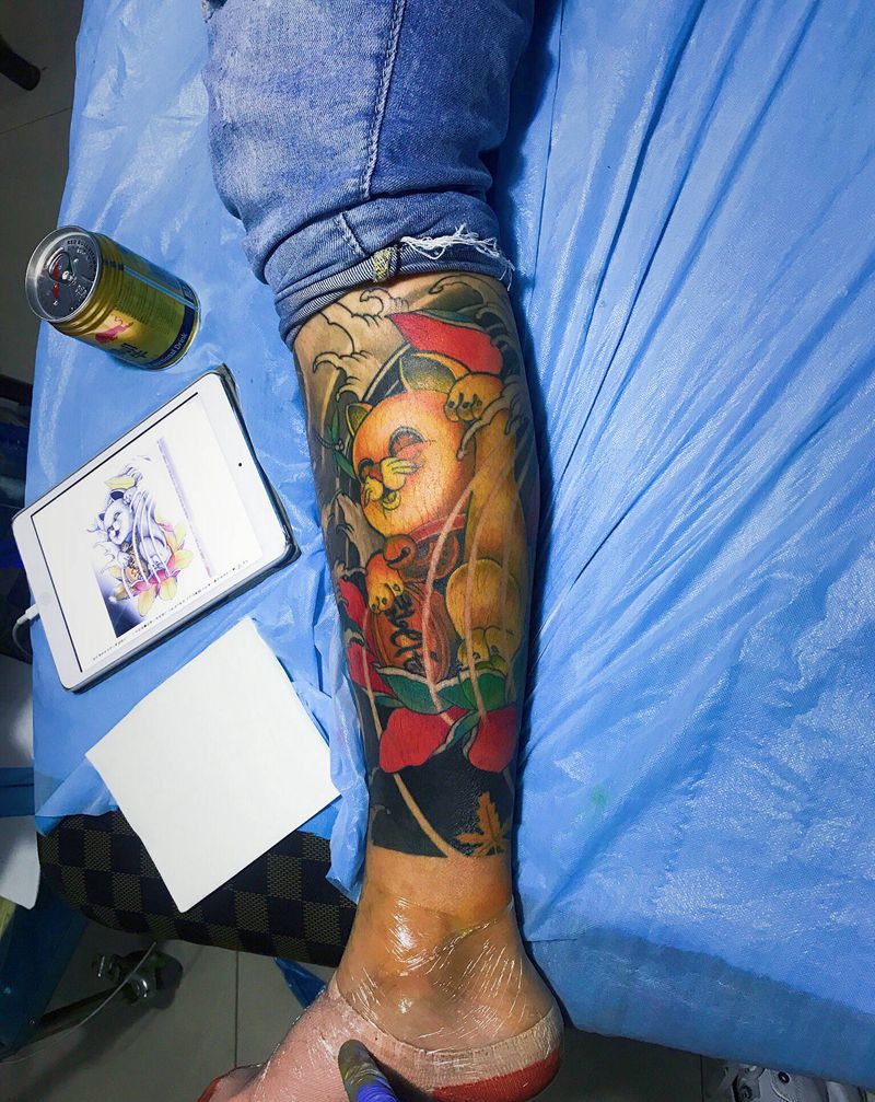 左手魂招财 御金   右手财招纹身图片_腿部新传统纹身图案