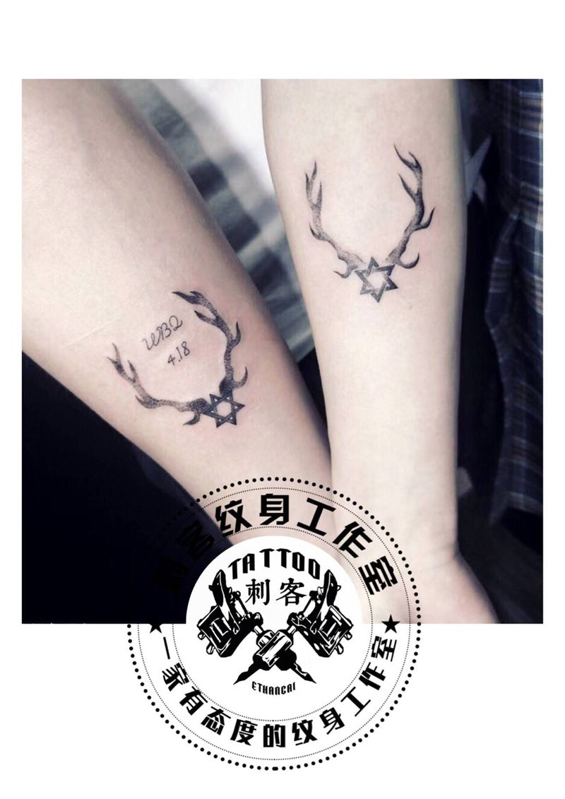 情侣鹿纹身图片_手臂纹身图案