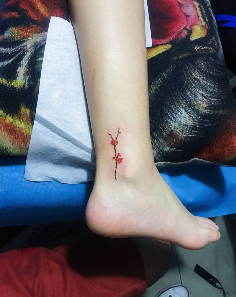 某花纹身图片_脚部纹身图案