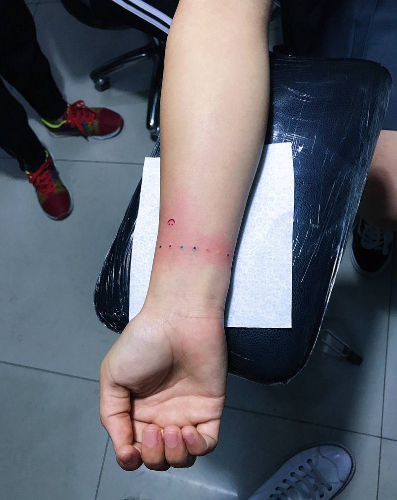 七星大咖纹身图片_手部纹身图案