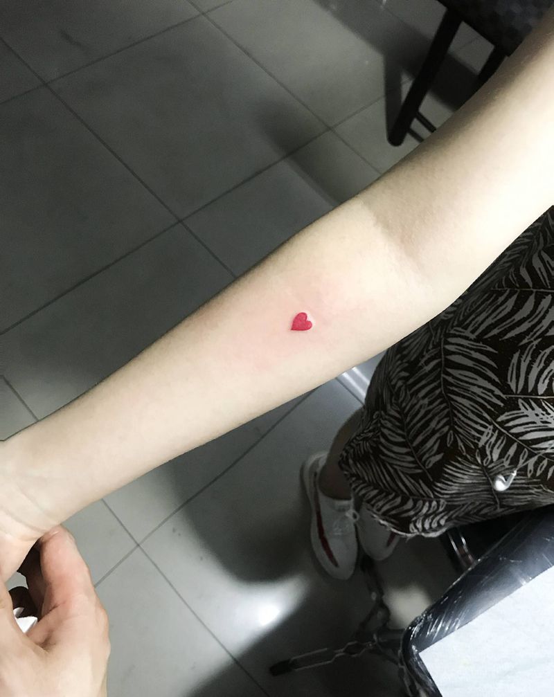 红点纹身图片_手部纹身图案