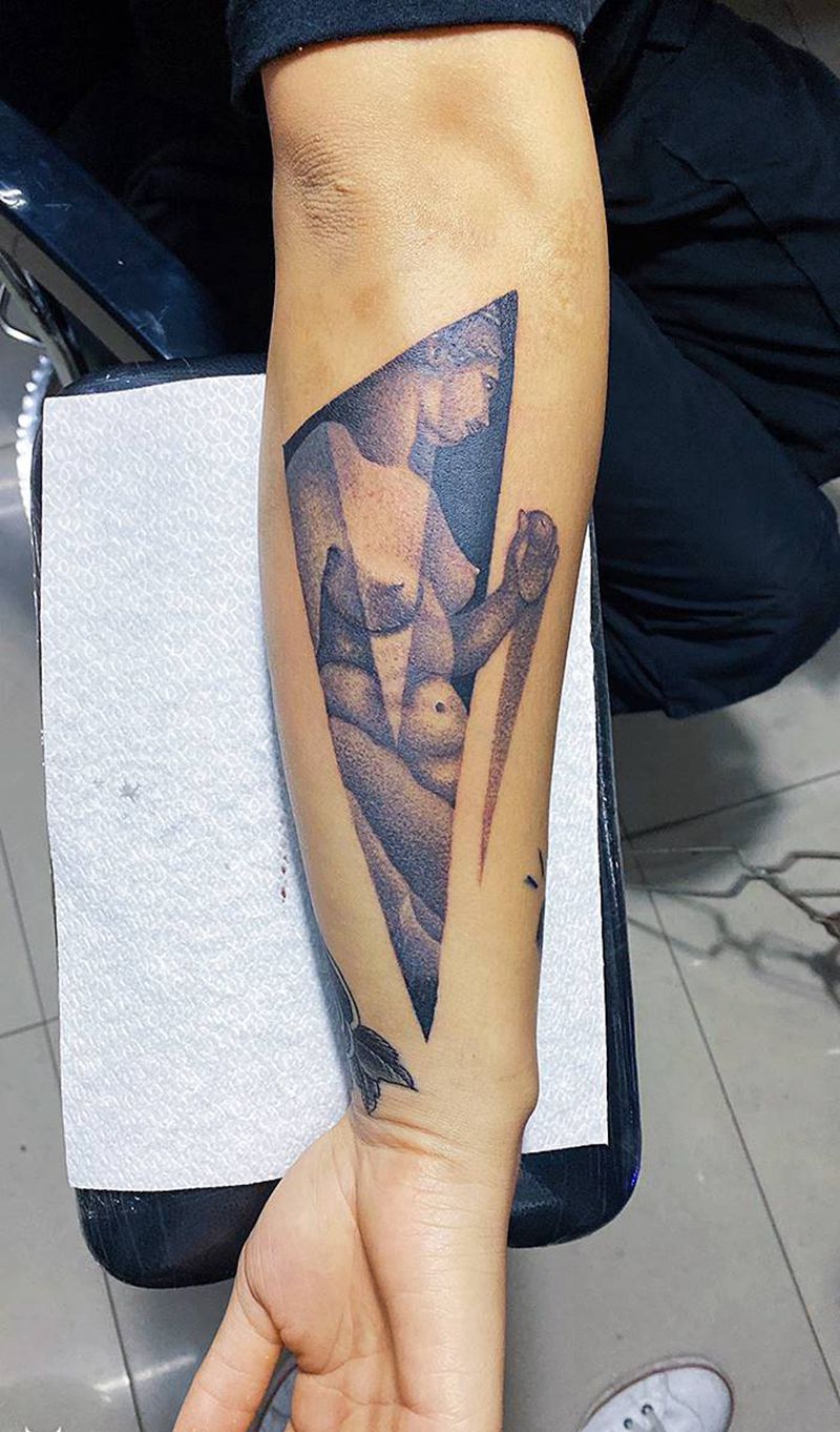 点刺纹身图片_手臂纹身图案