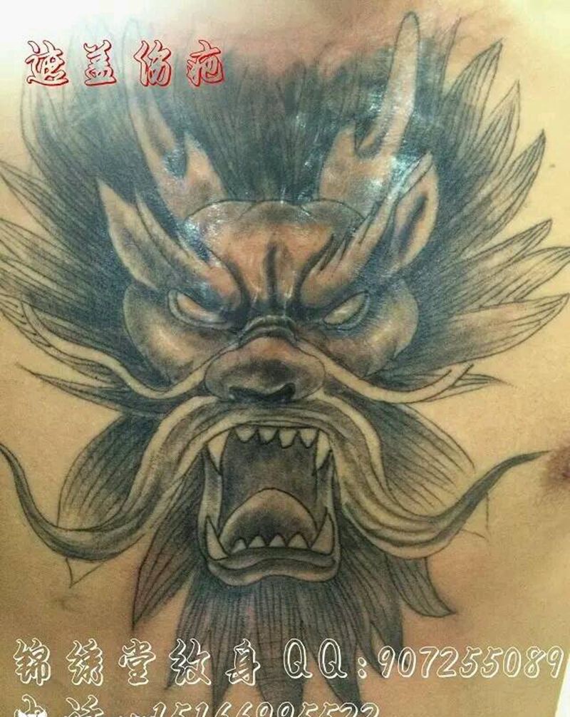 胸前遮盖纹身图片