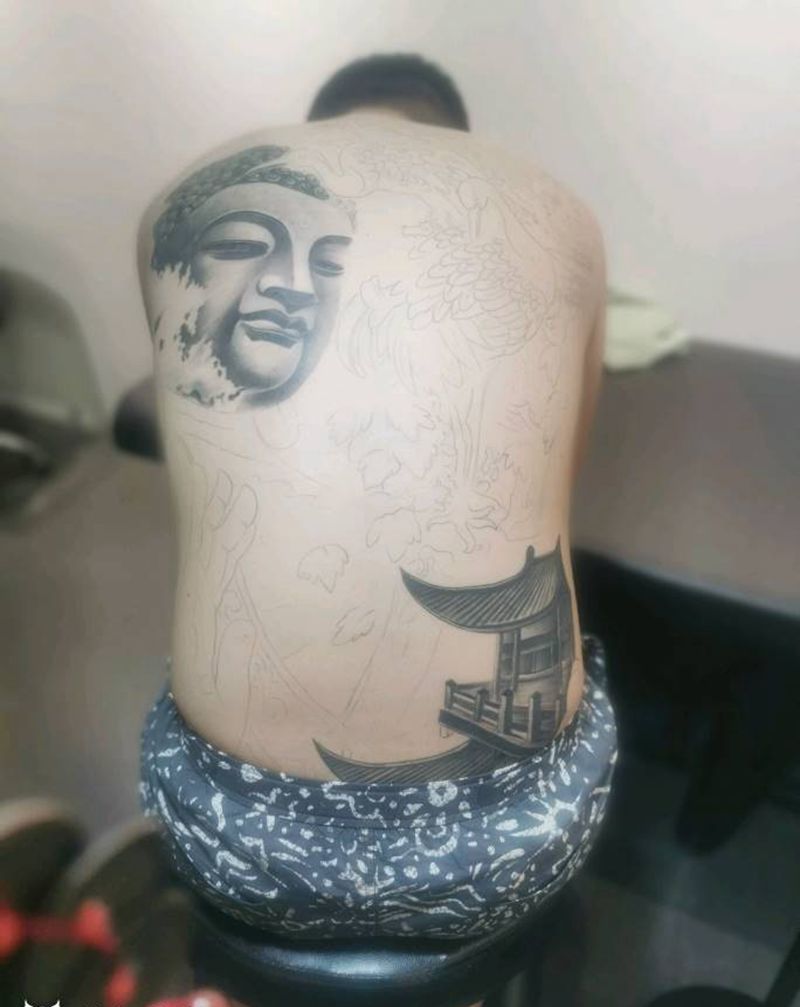 满背进行中纹身图片_背部新传统纹身图案