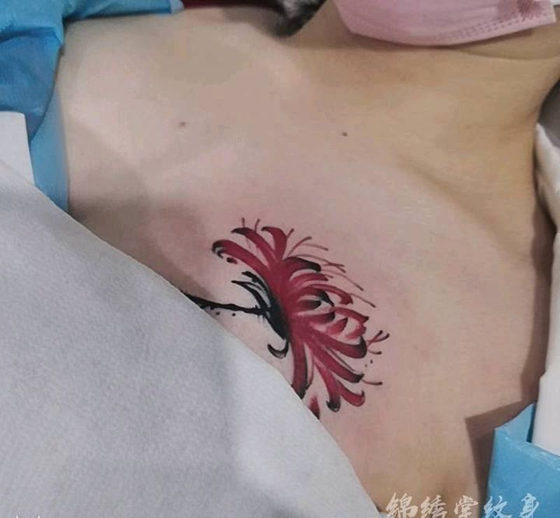 彼岸花纹身图片_胸部新传统纹身图案