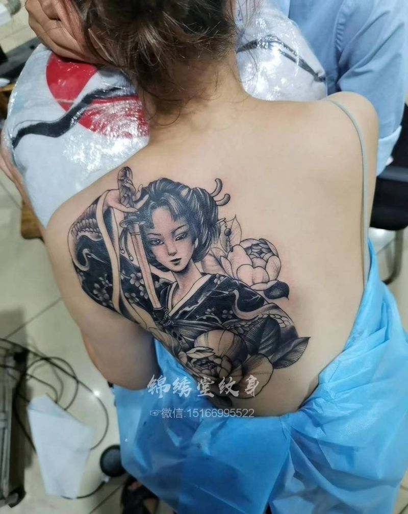艺伎纹身图片_背部新传统纹身图案
