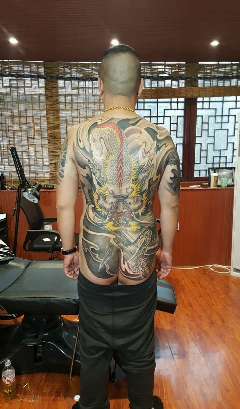 大背龙纹身图片_背部传统动物鬼神聊城成品纹身图案