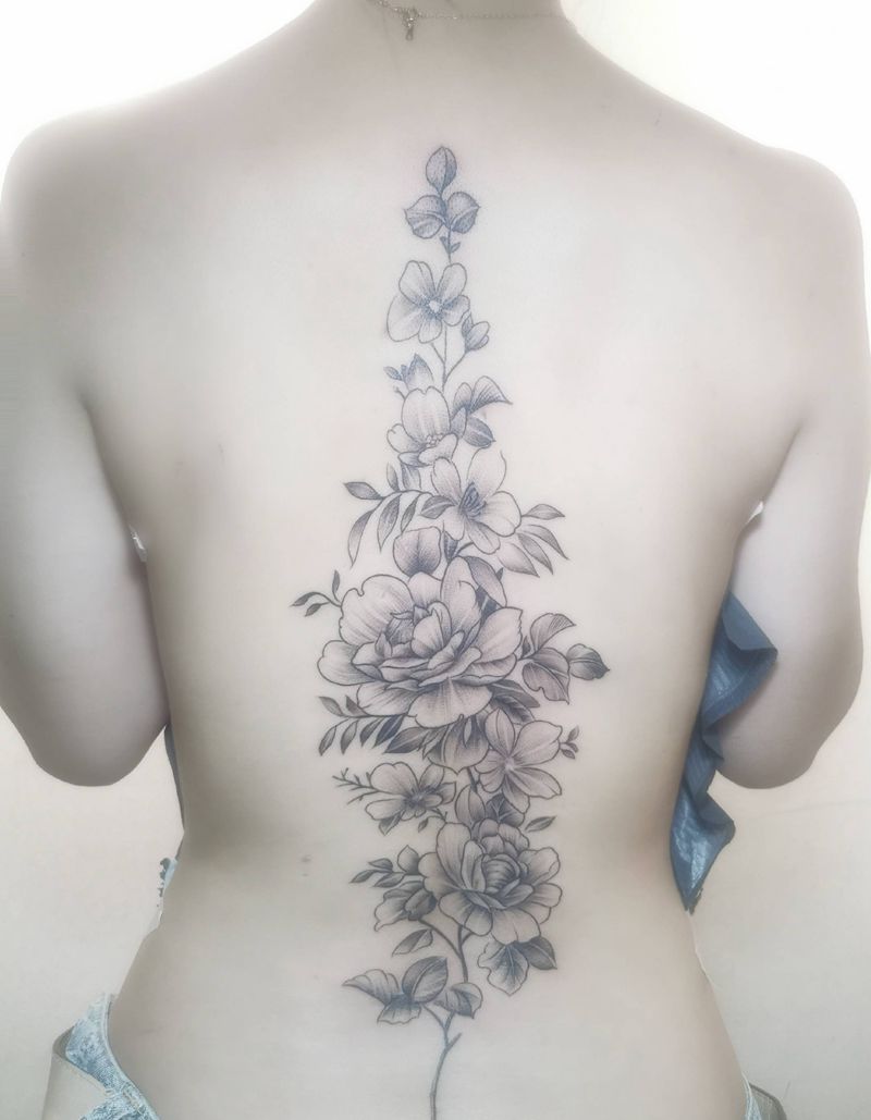 素花纹身图片_背部新传统纹身图案