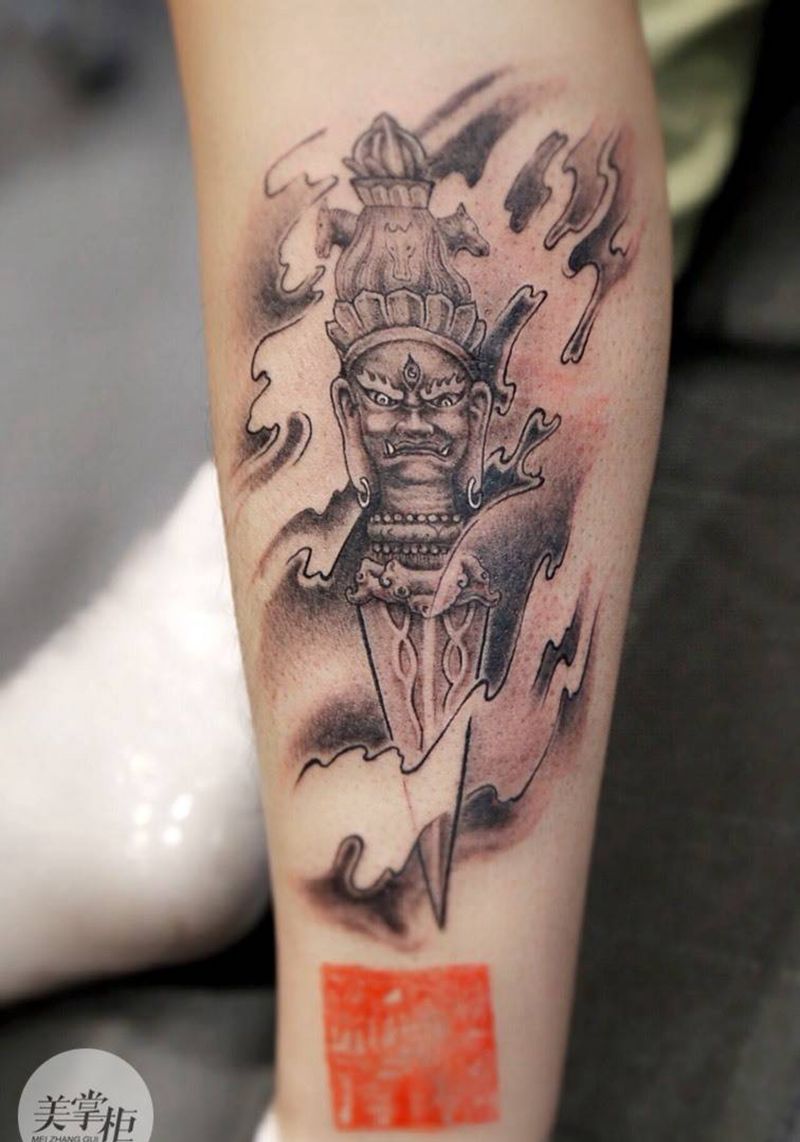 降魔杵纹身图片_宗教传统腿部纹身图案