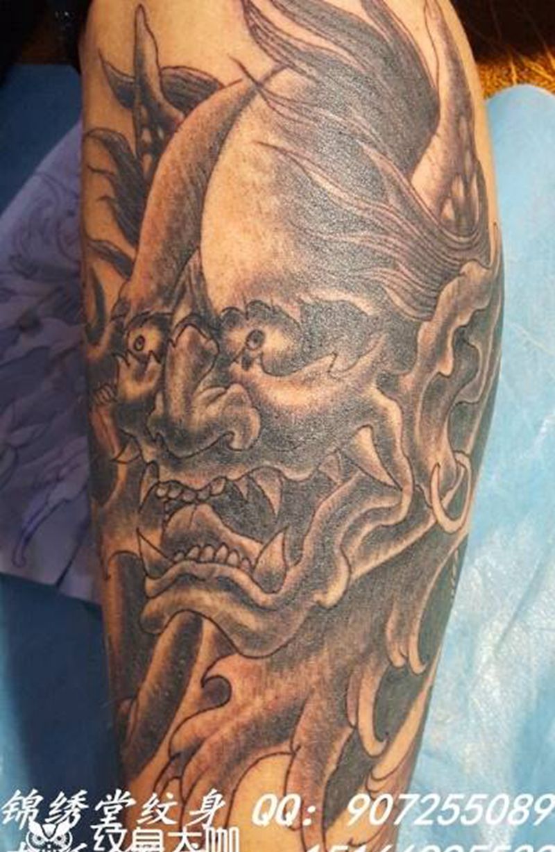 小腿班诺纹身图片