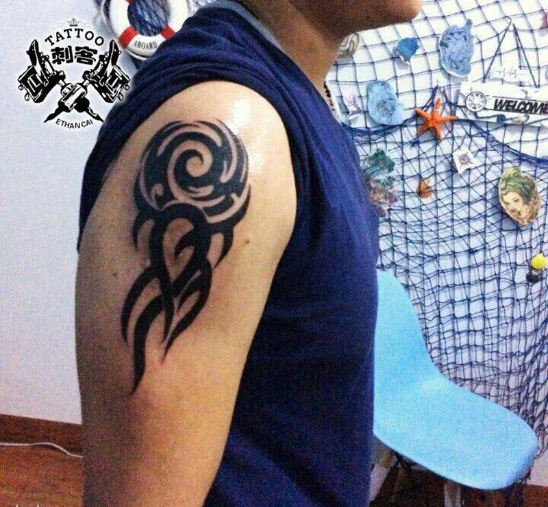 伤疤遮盖图腾纹身图片