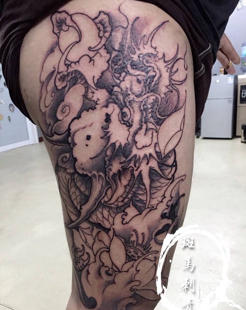 大腿龙纹身图片