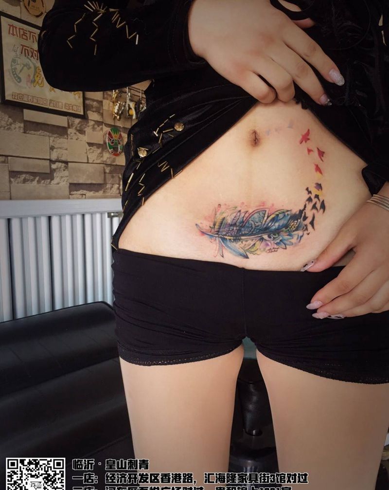 美女自带图羽毛盖疤纹身图片