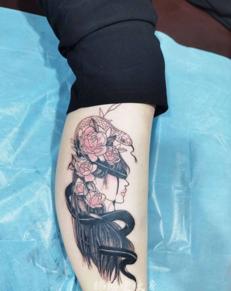 每天最大的任务就是遮盖纹身图片_腿部新传统纹身图案