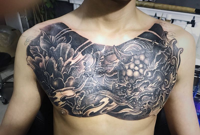 花胸遮盖纹身图片