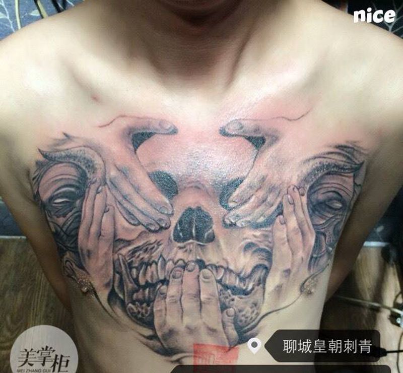 花胸纹身图片_欧美写实人物鬼神胸部纹身图案