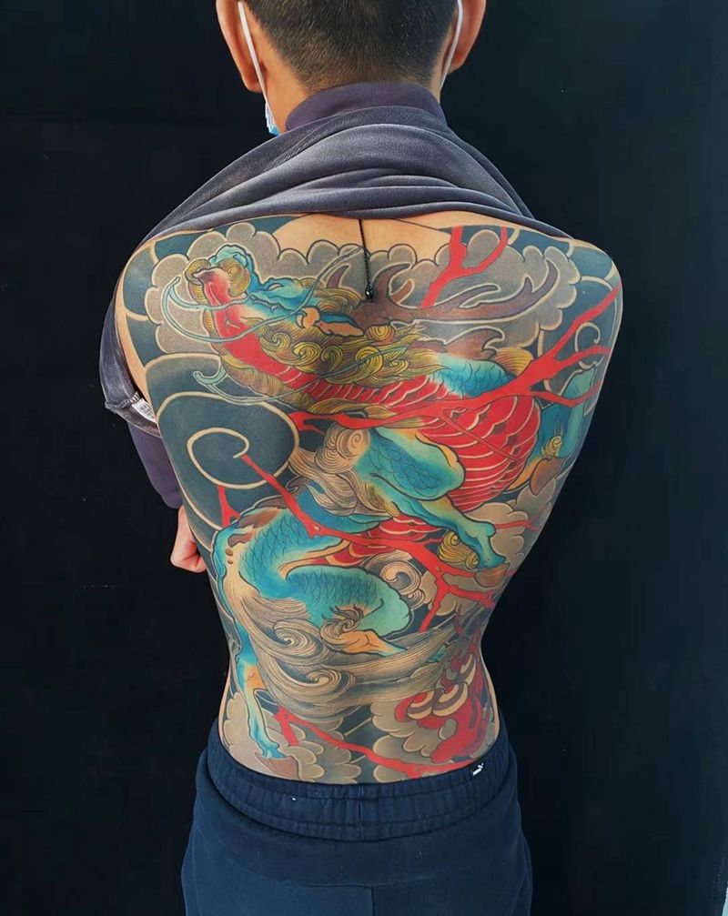 麒麟纹身图片_背部纹身图案