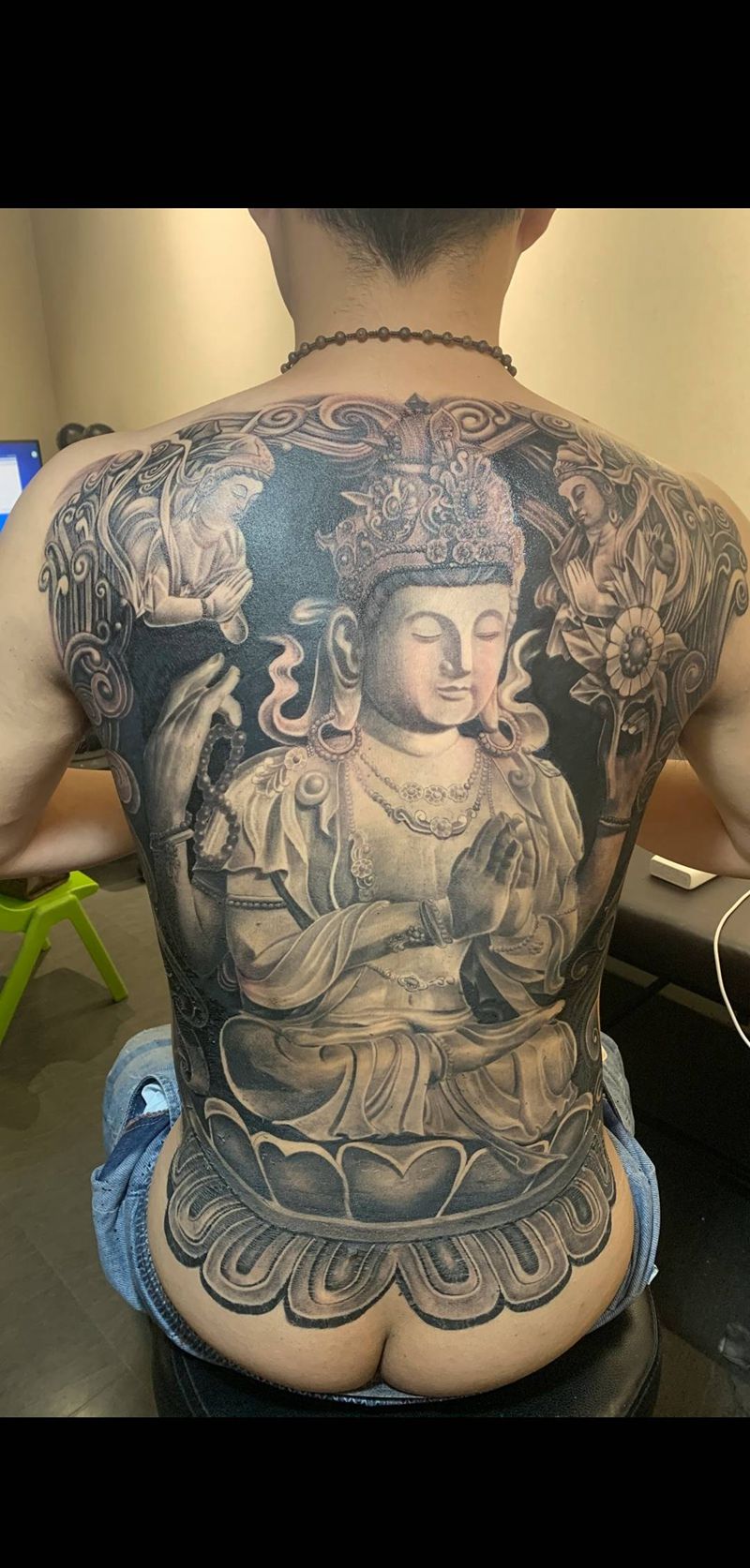 石雕佛纹身图片_背部新传统纹身图案