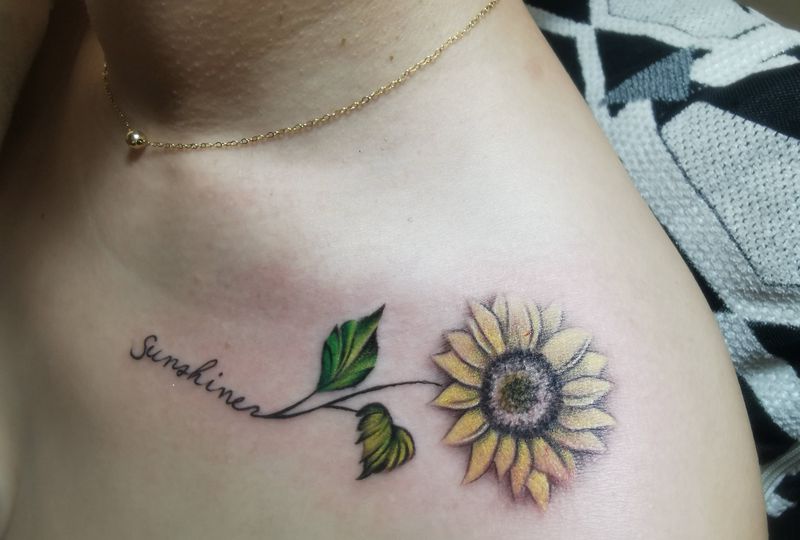 向日葵纹身图片_肩部新传统纹身图案