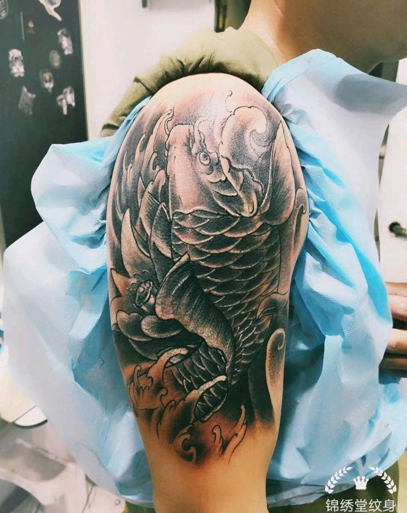 遮盖 鱼纹身图片_手臂新传统纹身图案