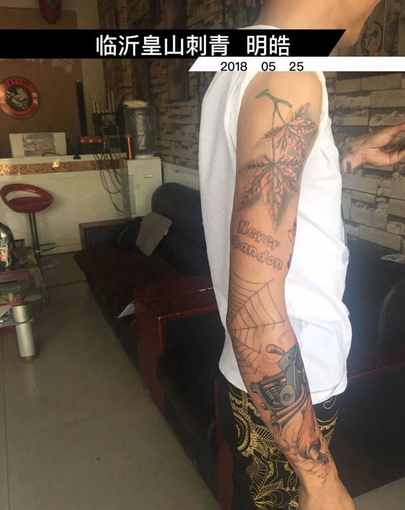 拼接花臂纹身图片_成品手臂欧美动物花臂纹身图案