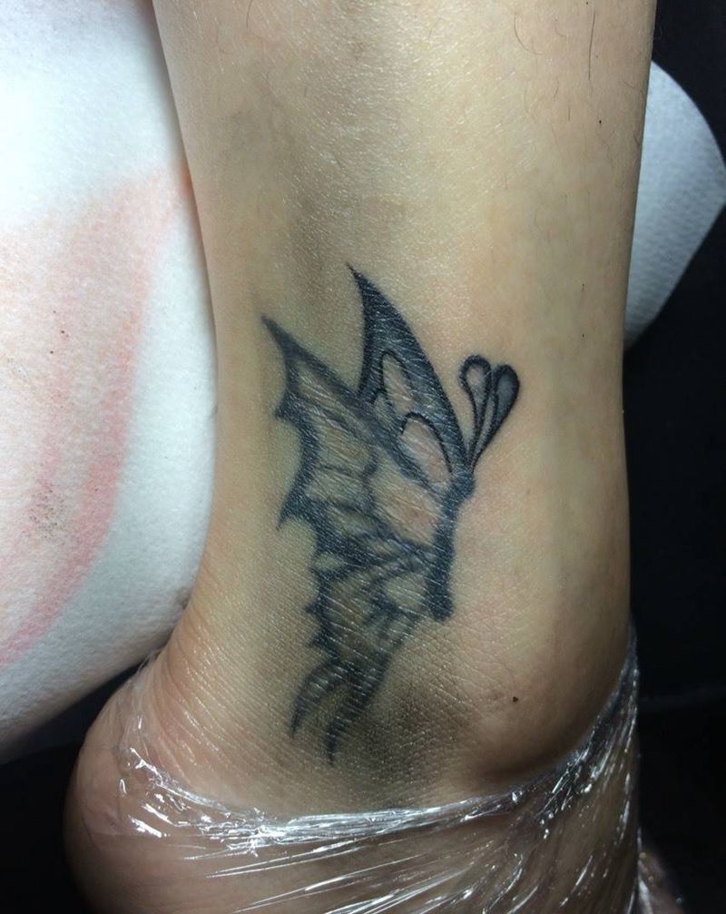 蝴蝶纹身图片_成品腿部传统欧美动物纹身图案