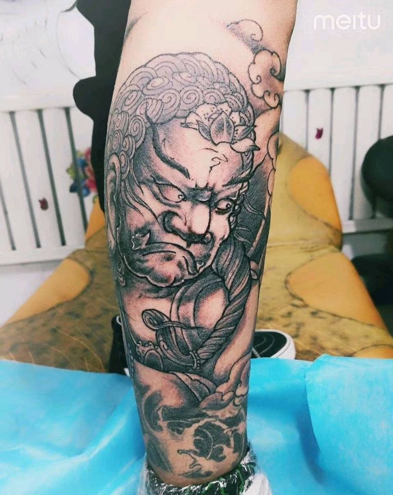 不动冥王纹身图片_腿部新传统纹身图案