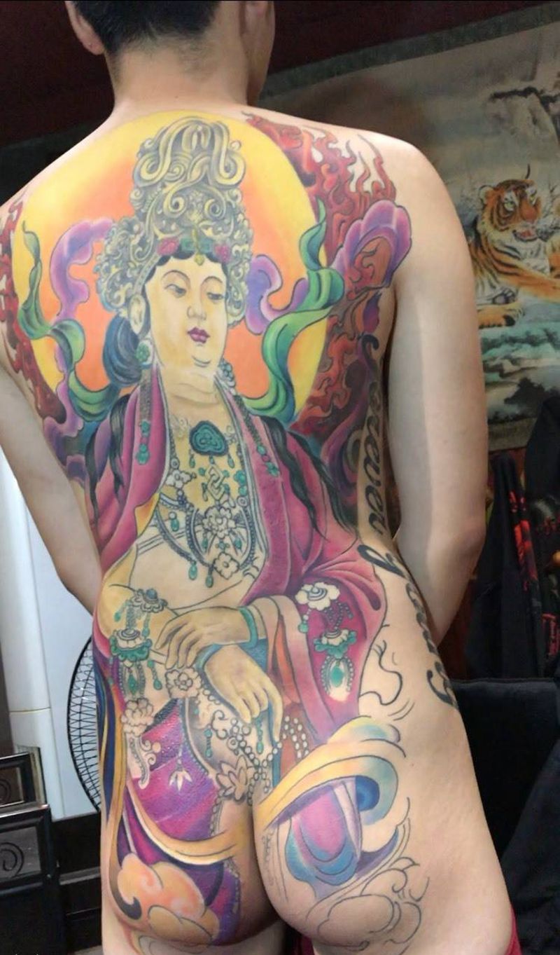 满背菩萨纹身图片