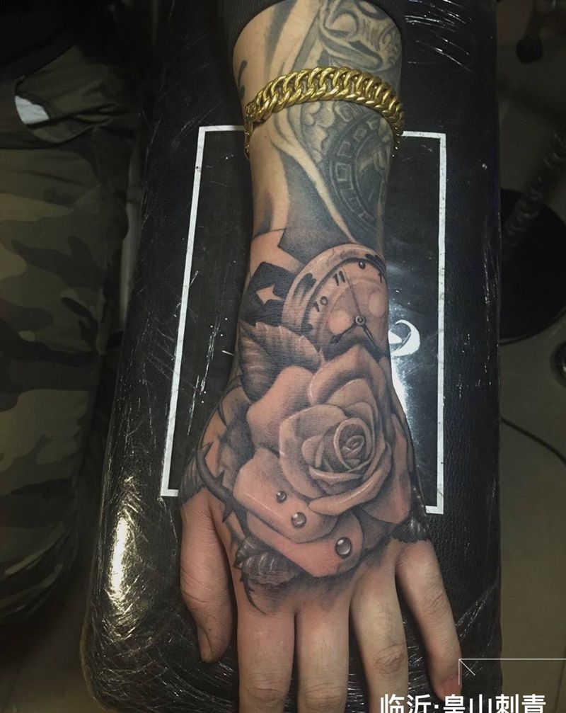 手绘手背欧美写实玫瑰纹身图片