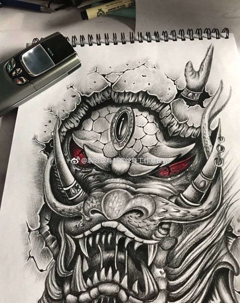 最近确实懒[撇嘴]，一个稿子画好久了[捂脸]，有喜欢的吗，适合大臂和腿部纹身图片