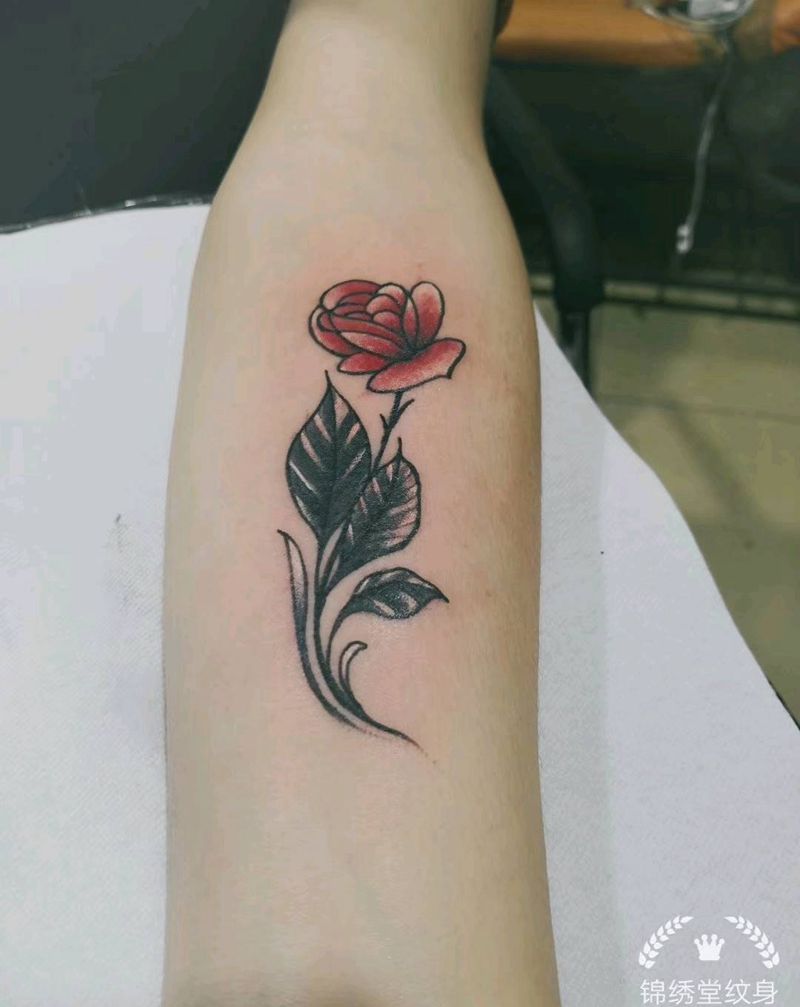 玫瑰纹身图片_手臂新传统纹身图案