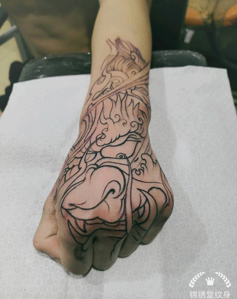 大手背纹身图片_手部新传统纹身图案