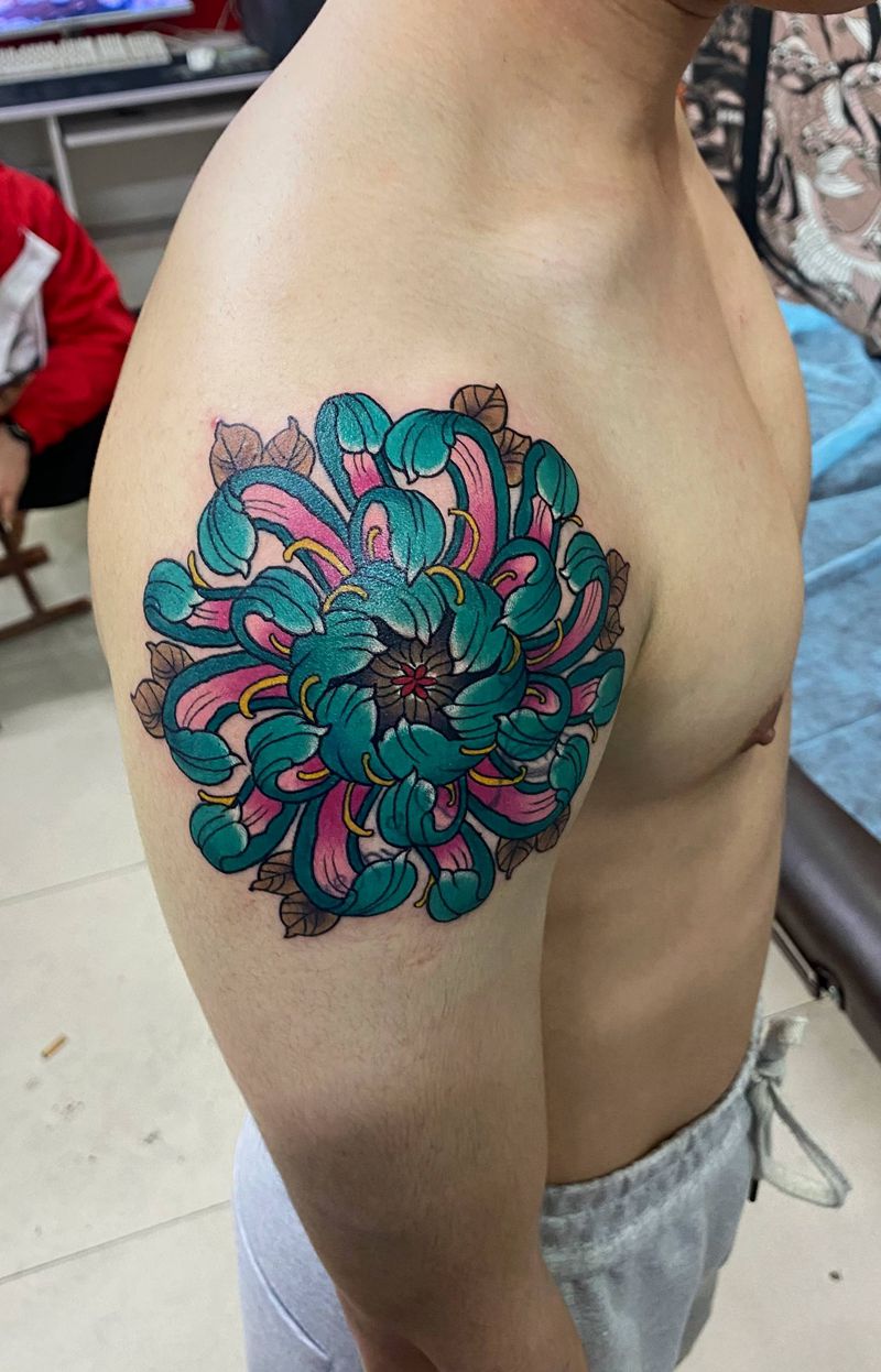 菊纹身图片_肩部纹身图案