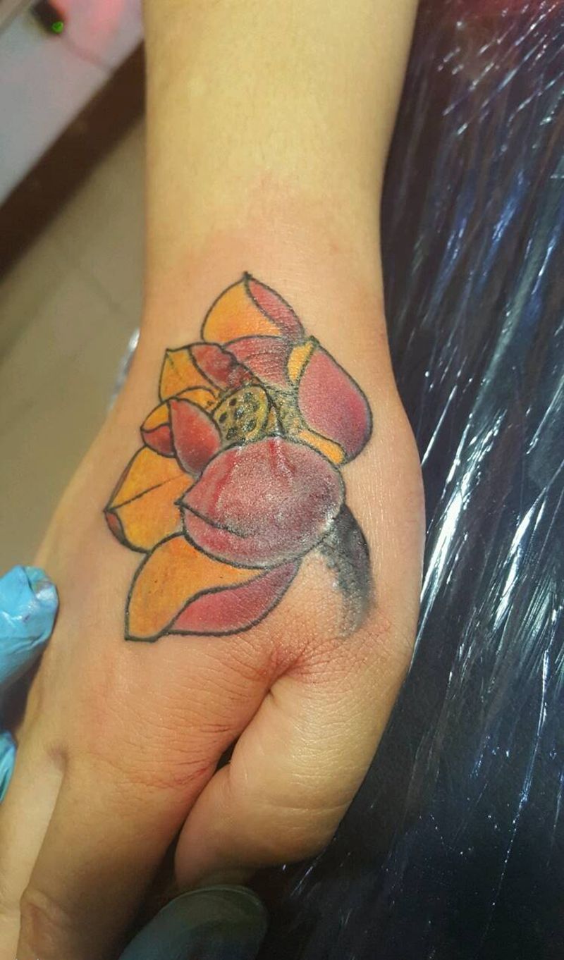 莲花遮盖纹身图片