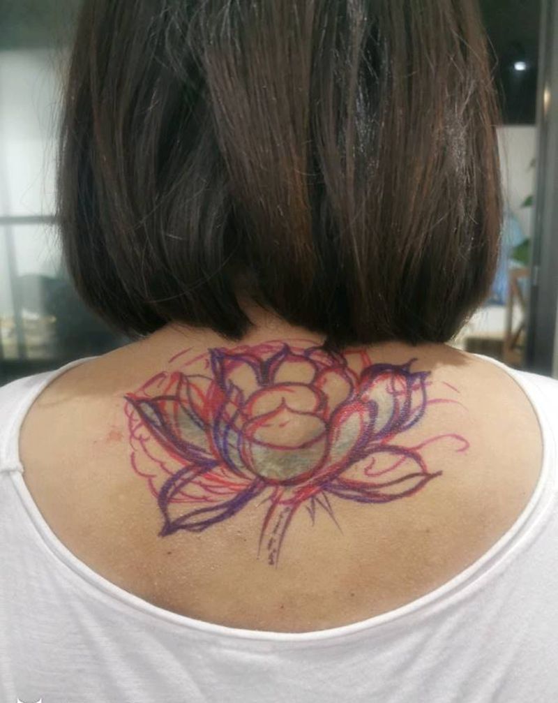 原创手绘荷花覆盖旧图纹身图片_背部新传统纹身图案