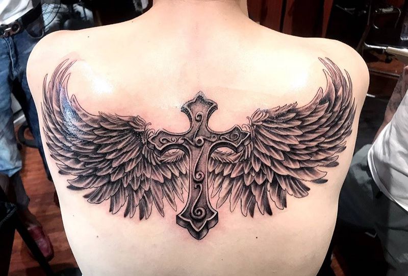 自由的信仰纹身图片_背部成品欧美写实动物宗教原创纹身图案