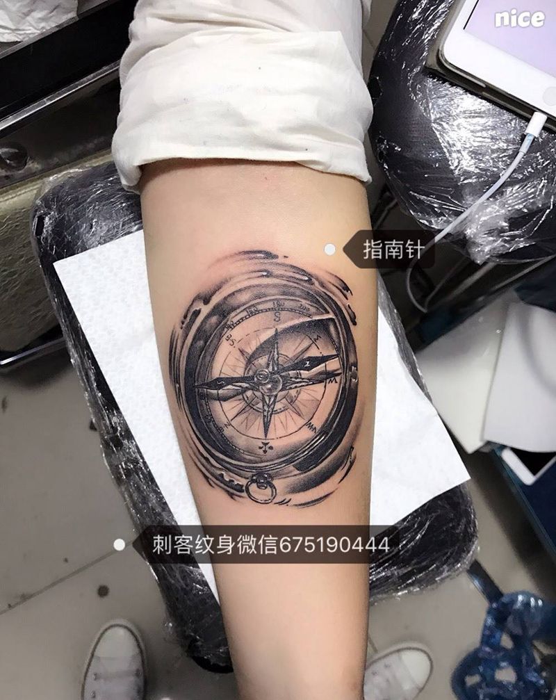 指北针纹身图片