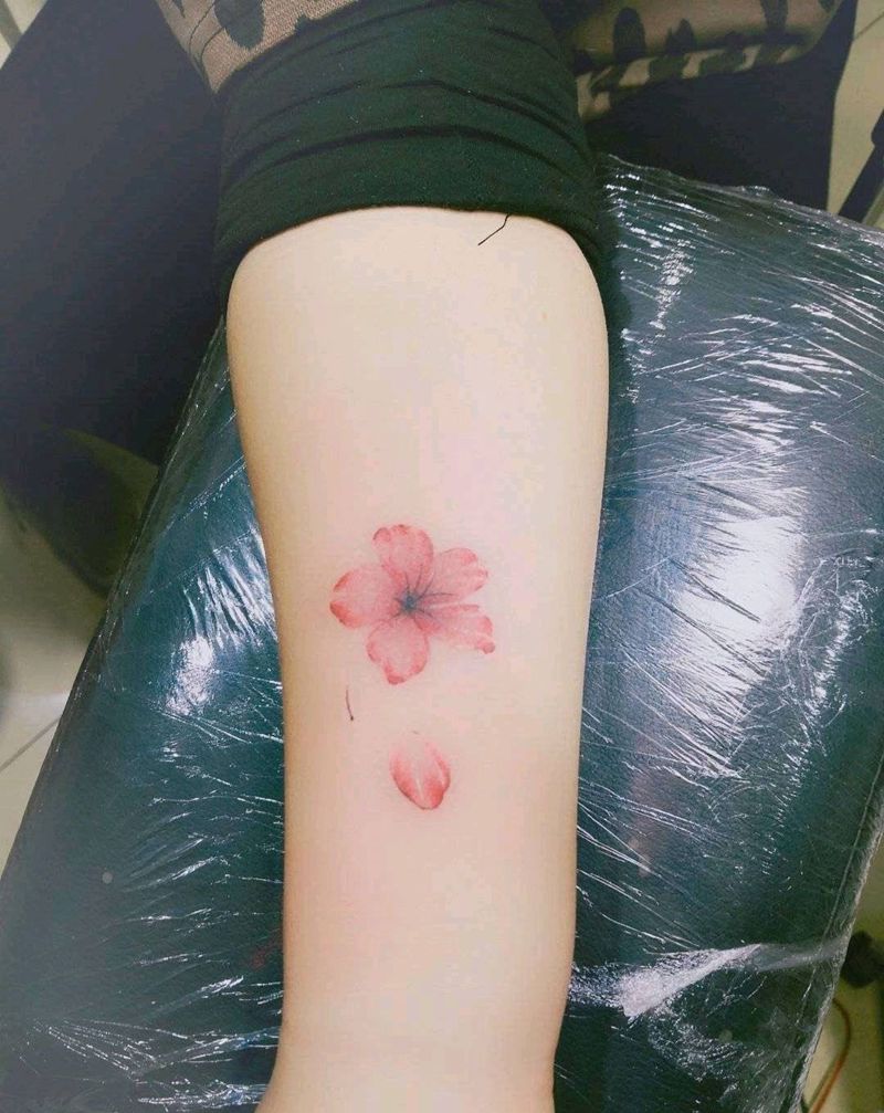 小花纹身图片_手臂新传统纹身图案