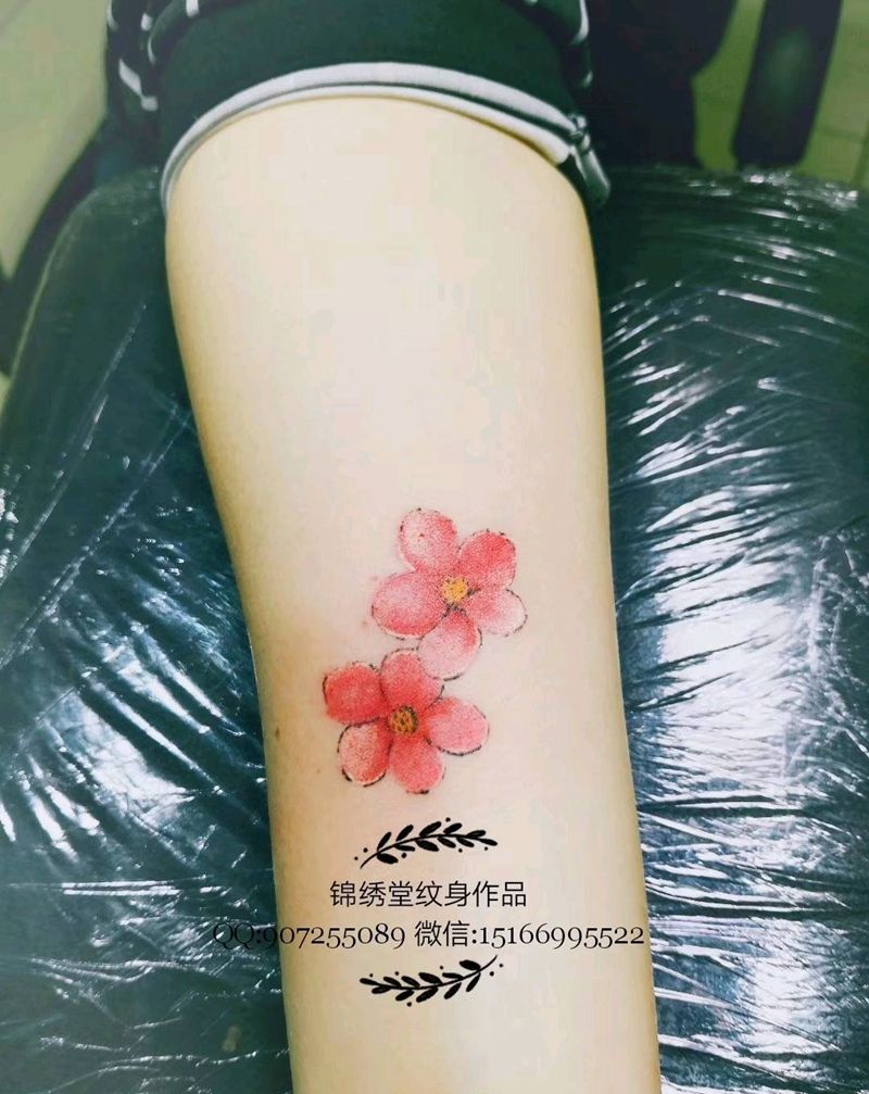 小花纹身图片_手臂手部新传统纹身图案