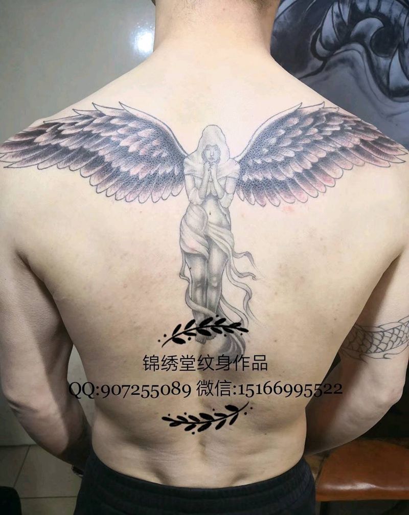 一双翅膀纹身图片