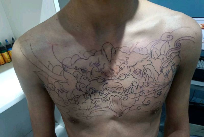 唐狮纹身图片_胸部纹身图案