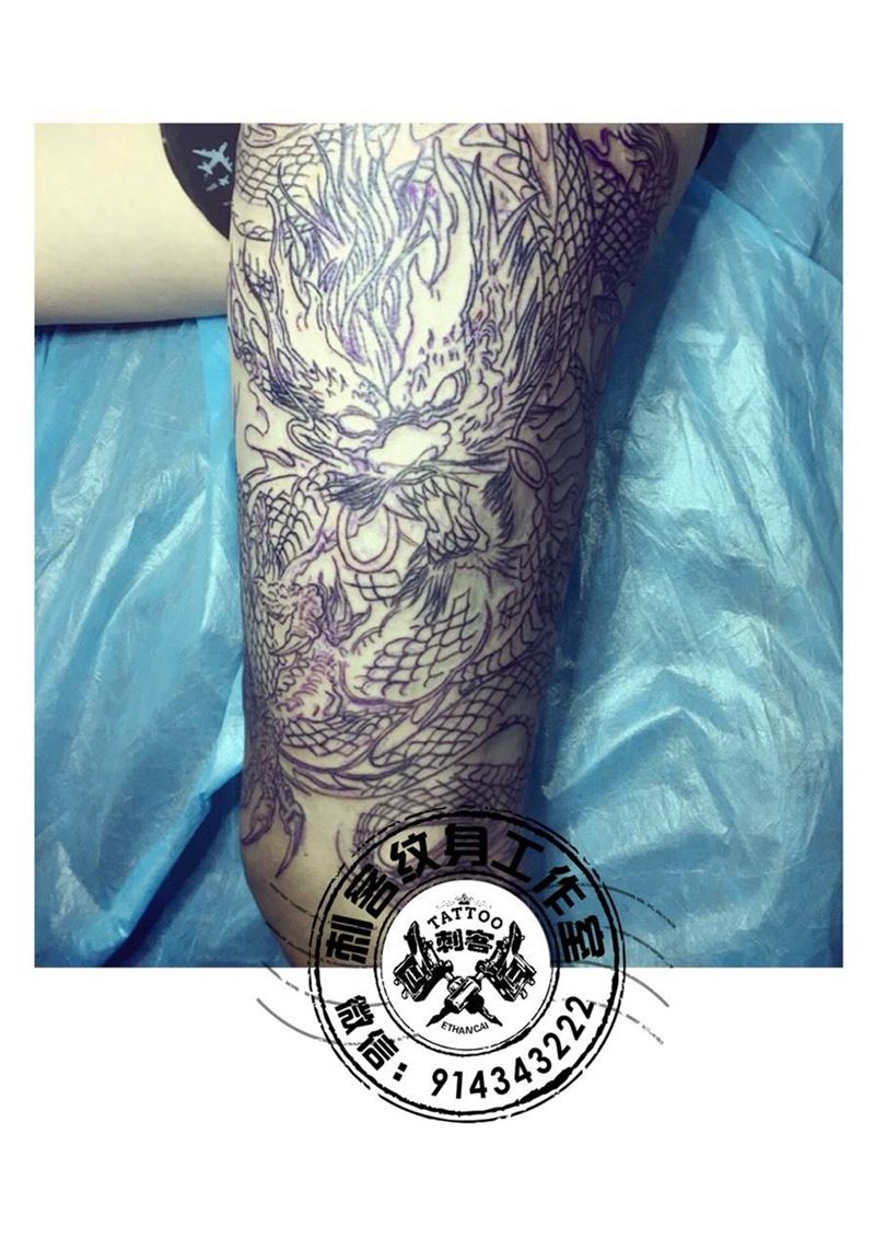 割线完成纹身图片